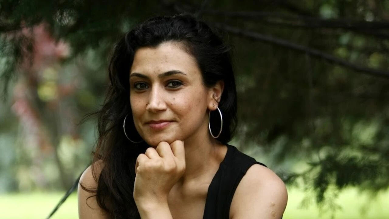 Elçin Sangu, Birsen Altuntaş'ı etiketleyip 'Küçük bir sürprizim var, beklemede kal' demişti! Belgelerle tek tek açıkladı... Elçin Sangu, Birsen Altuntaş'ı etiketleyip 'Küçük bir sürprizim var, beklemede kal' demişti! Belgelerle tek tek açıkladı... - 2. Resim