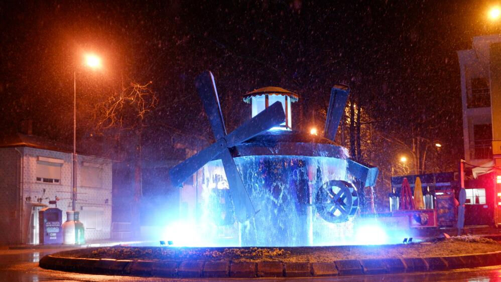 İstanbul'un yanı başı beyaza büründü! Edirne'ye lapa lapa kar yağdı - 1. Resim