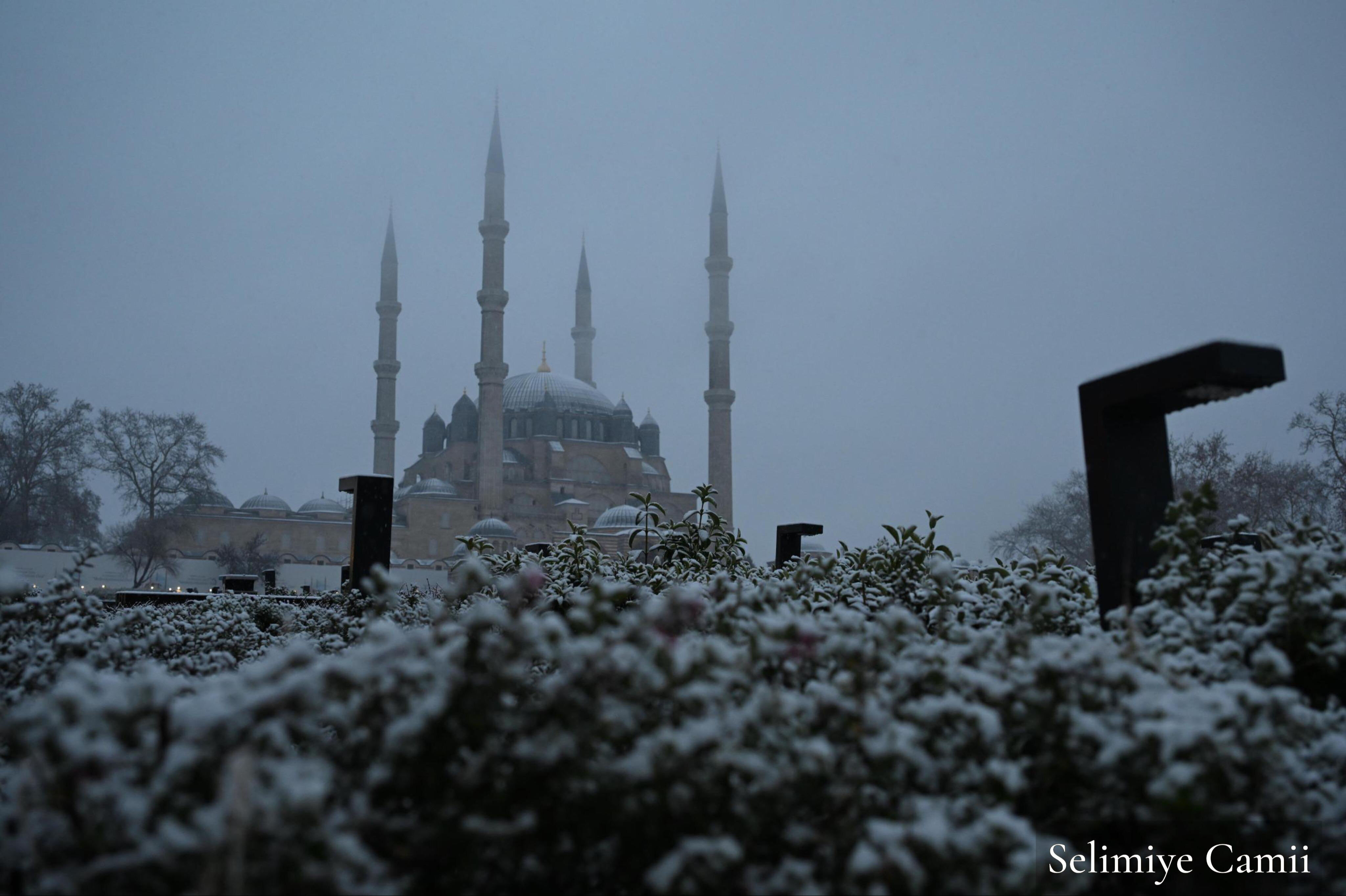 İstanbul'un yanı başı beyaza büründü! Edirne'ye lapa lapa kar yağdı - 2. Resim