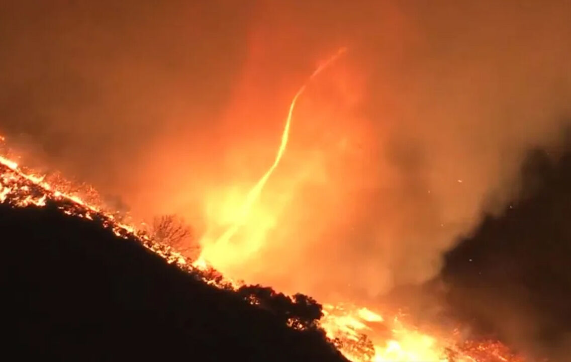 Los Angeles itfaiyesinin korkulu rüyası alev hortumları: Firenados - 2. Resim