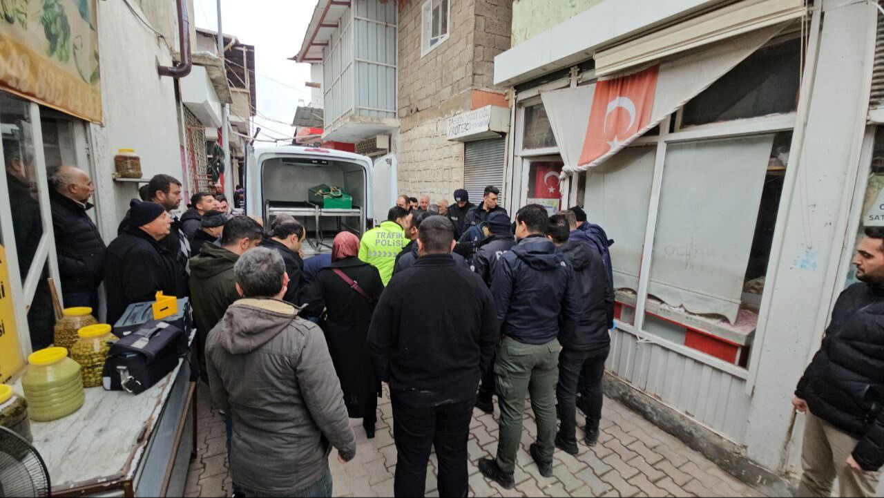 Malatya'da feci kaza! Hamur makinesine takılan atkı sonu oldu - 1. Resim