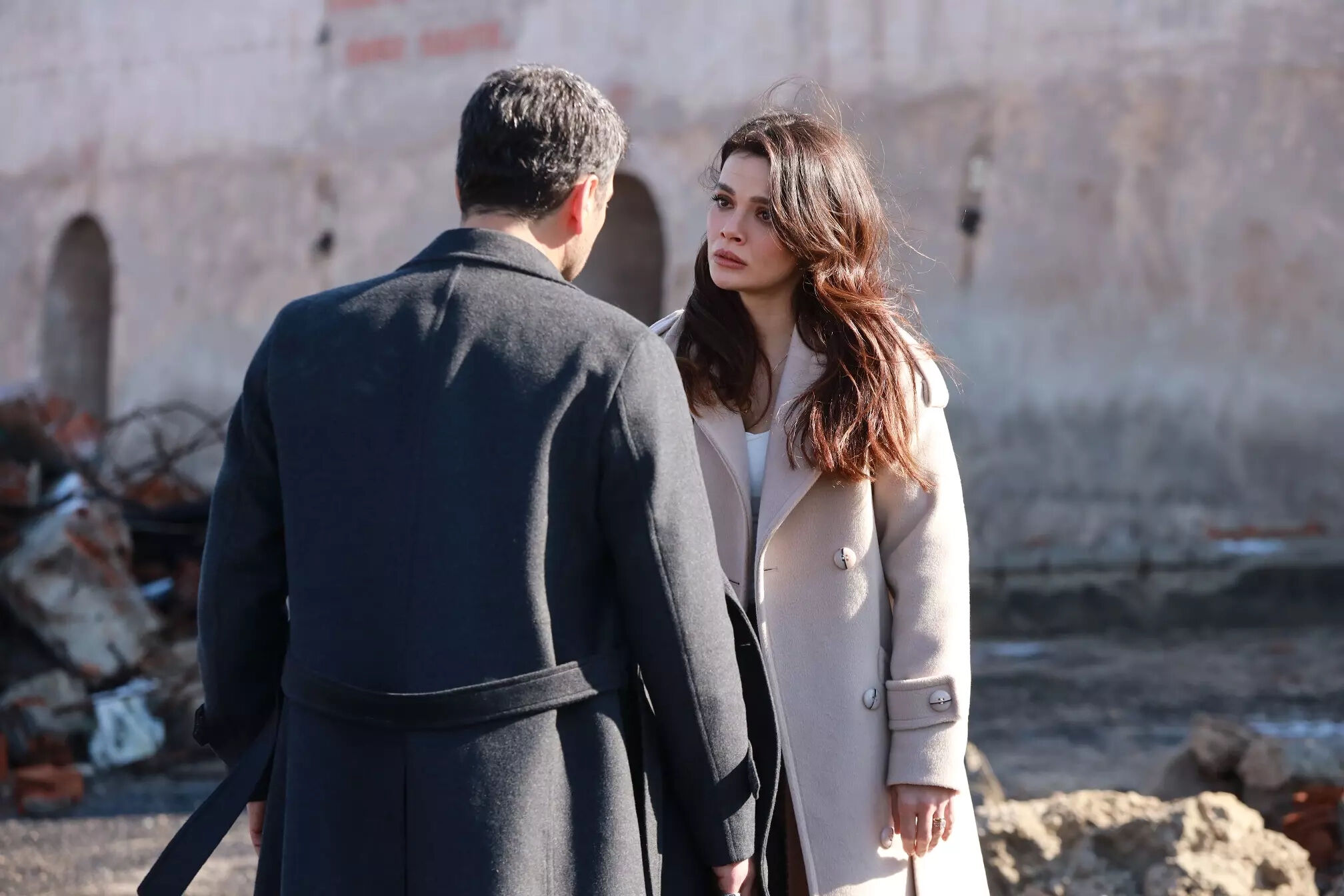 Uzak Şehir yeni bölüm ne zaman, bu akşam var mı? 13 Ocak Uzak Şehir dizisinin final yapacağı iddia edildi! - 1. Resim