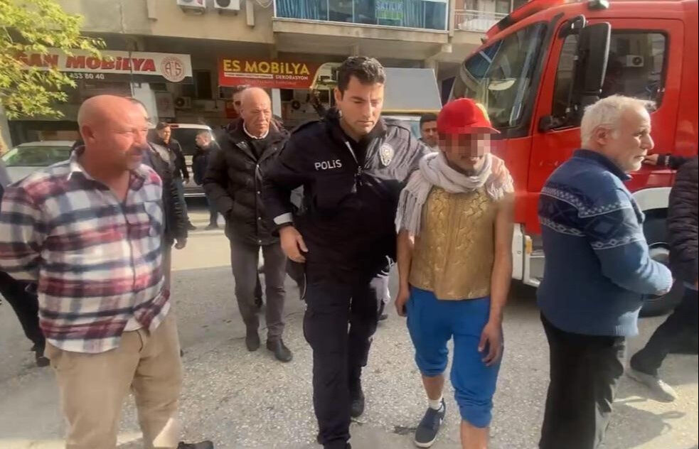 Antalya'nın Neronu'nun hedefinde bu kez kadınlar var! Kabus olup mahalleyi birbirine kattı - 1. Resim