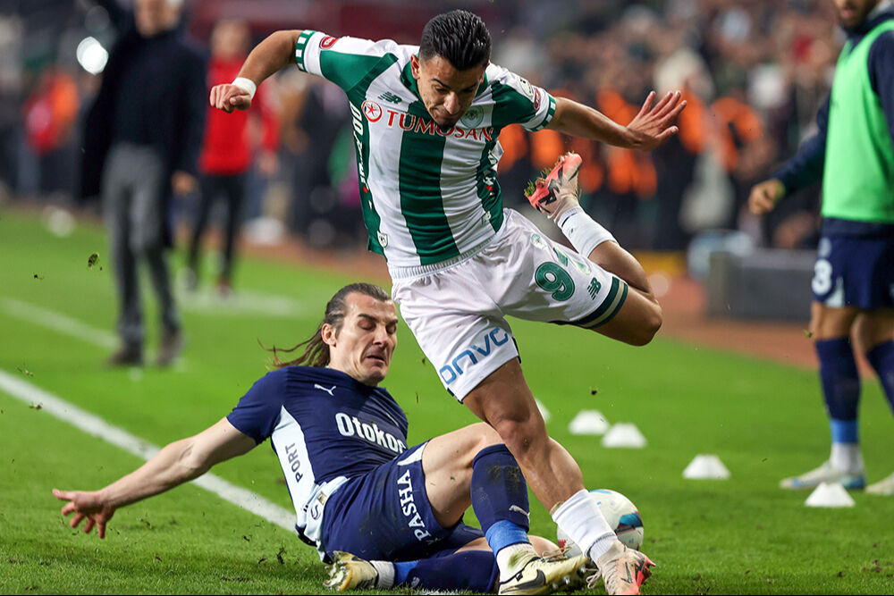 Düello gibiydi, goller peş peşe geldi! Fenerbahçe-Konyaspor maçında 5 gol vardı Düello gibiydi, goller peş peşe geldi!  Fenerbahçe - Konya maçı golleri ve geniş özeti - 2. Resim