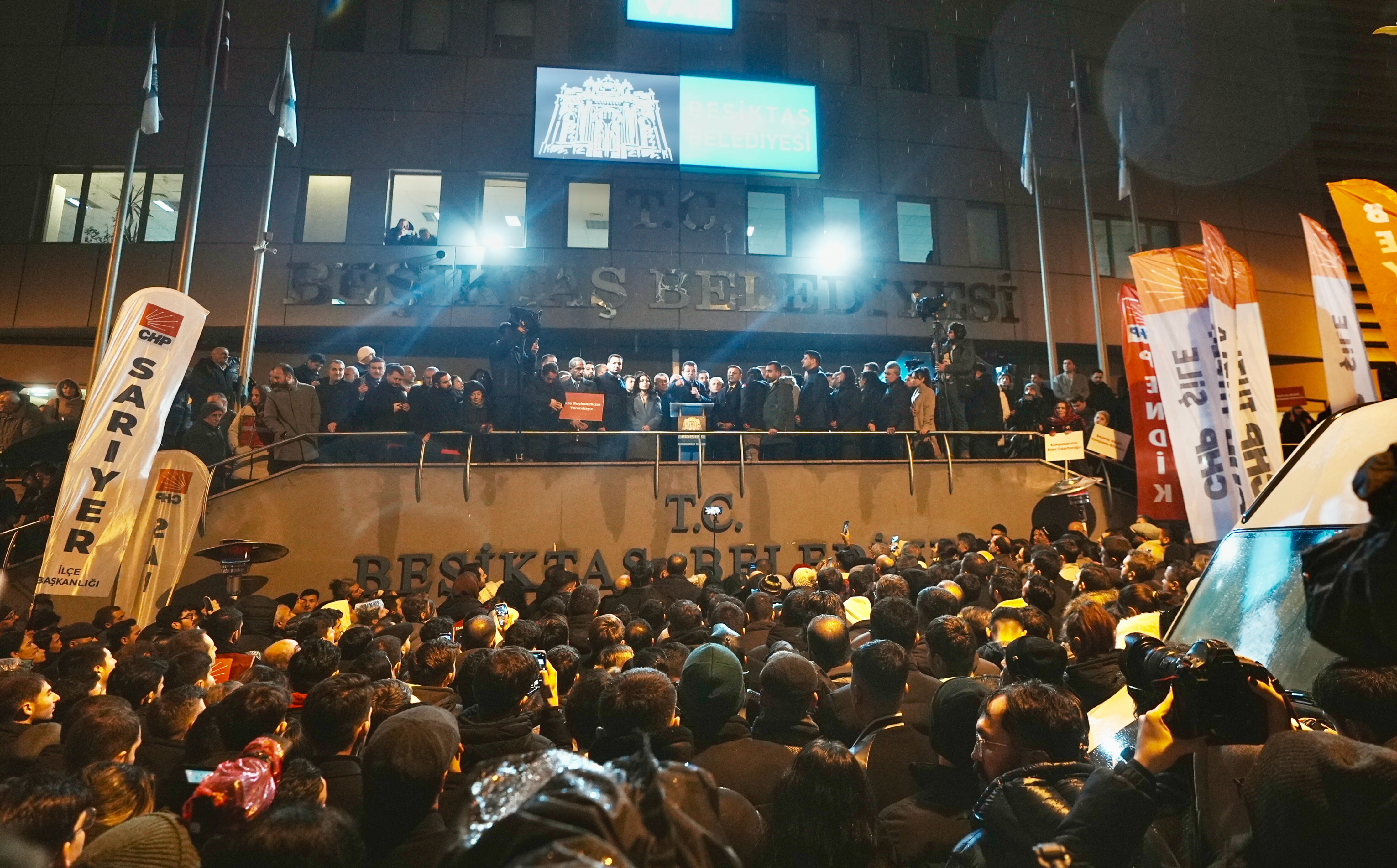 Ekrem İmamoğlu'yla ilgili slogan, Özgür Özel'in keyfini kaçırdı - 1. Resim