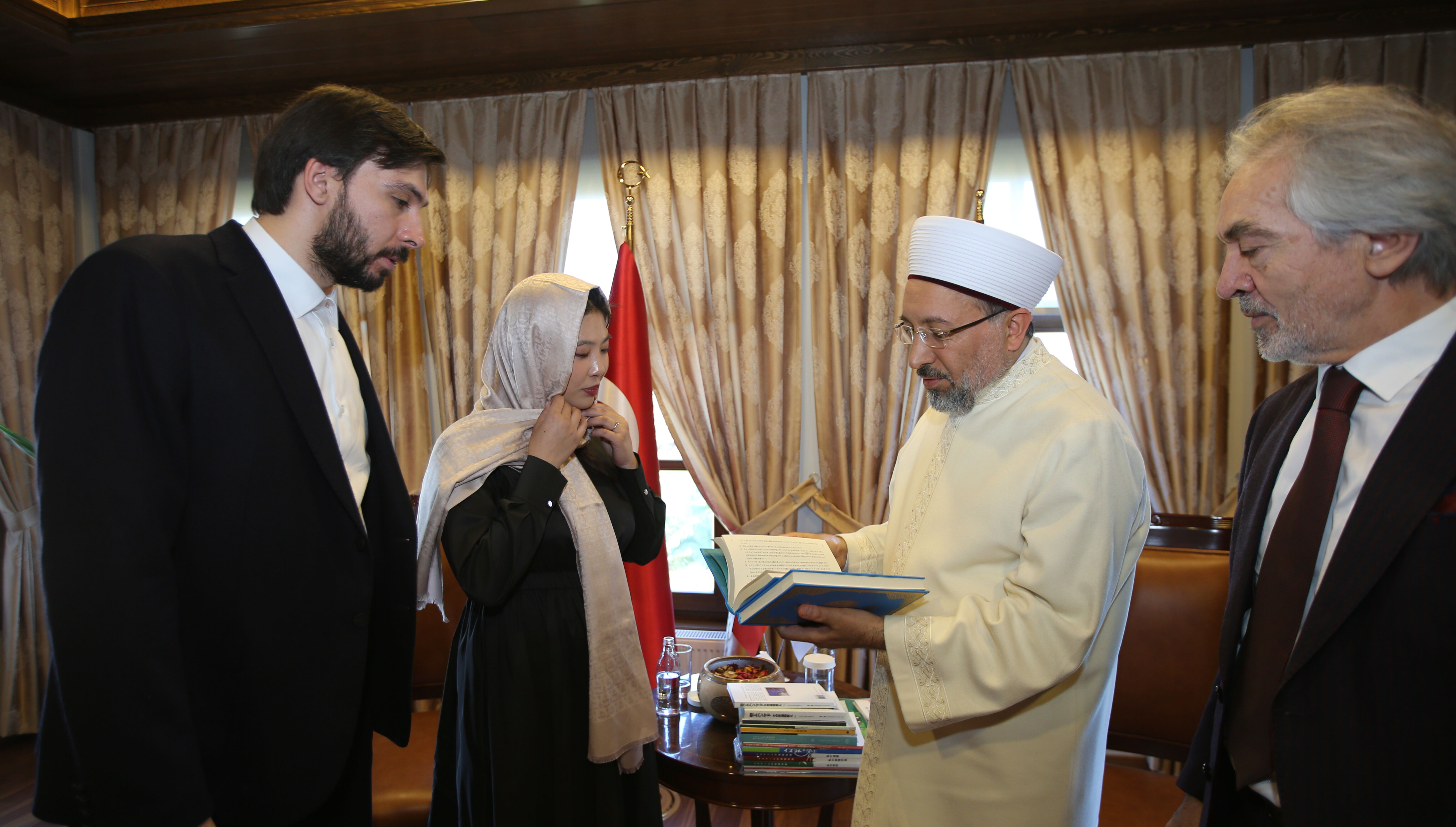 İskender Pala'nın Japon gelini Saito Müslüman oldu İskender Pala'nın Japon gelini Saito Müslüman oldu - 2. Resim