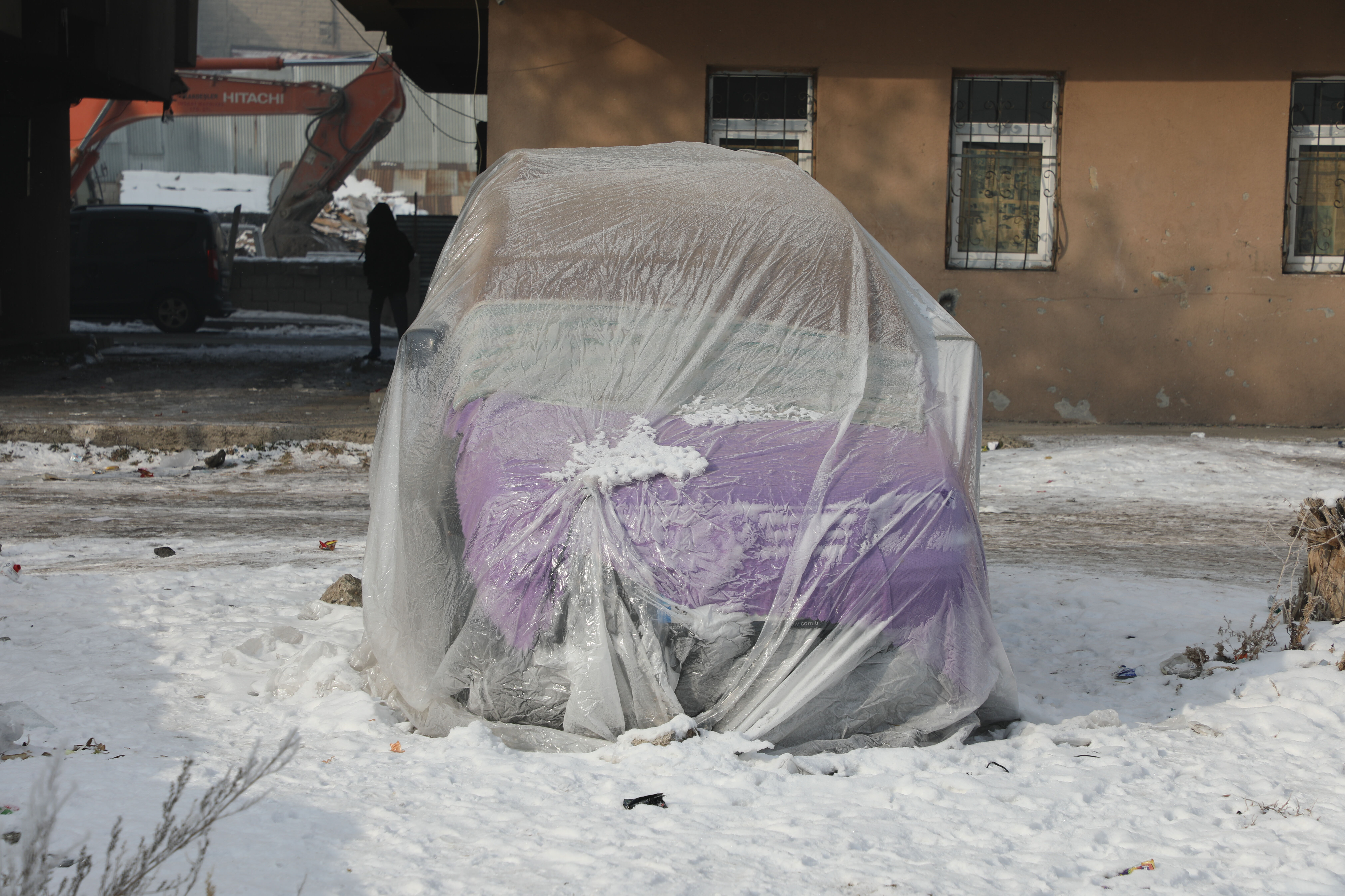 Ortalık buz pisti! 5 şehirde araçlara bile battaniye örttüler - 1. Resim