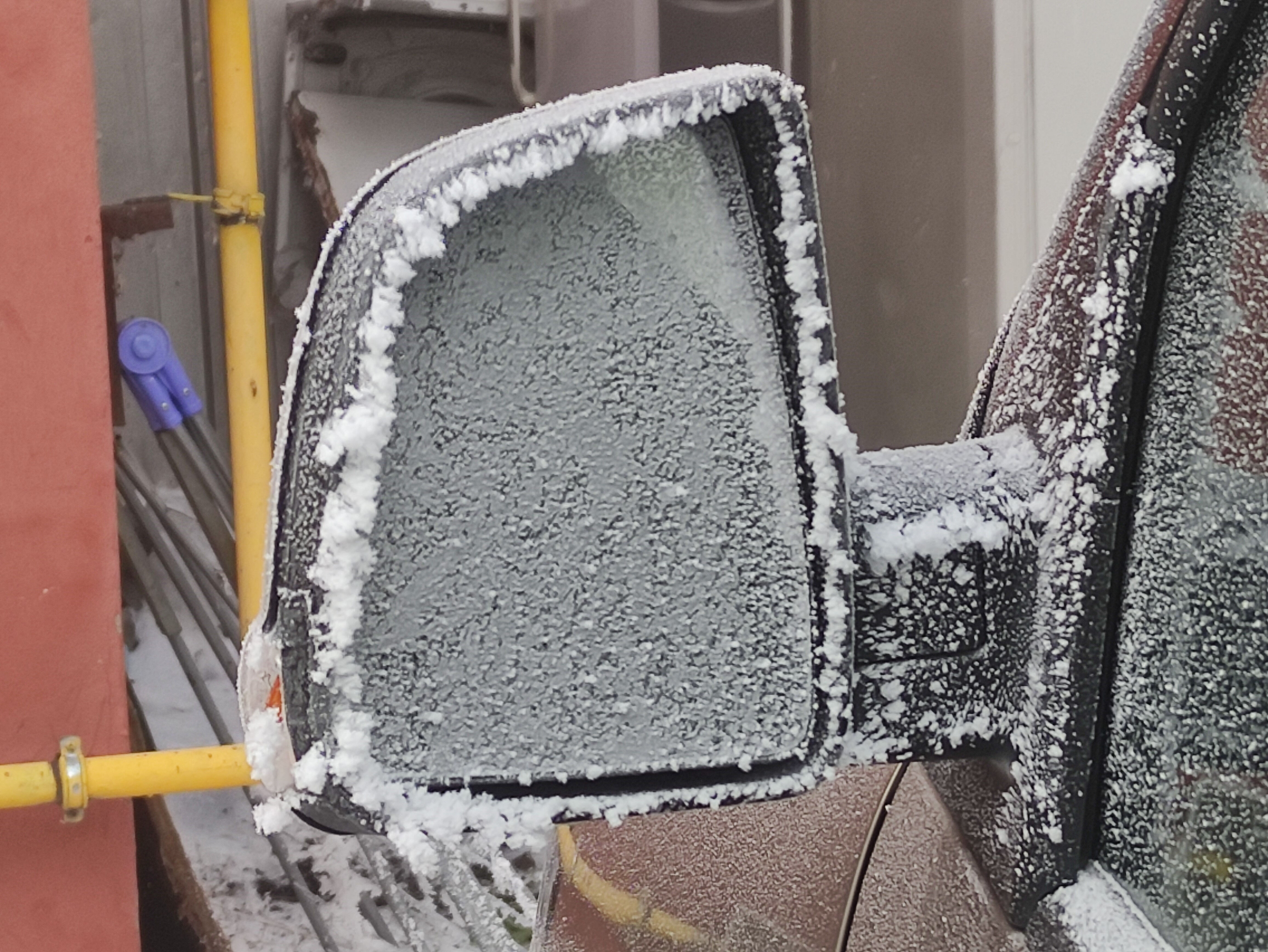 Ortalık buz pisti! 5 şehirde araçlara bile battaniye örttüler - 3. Resim