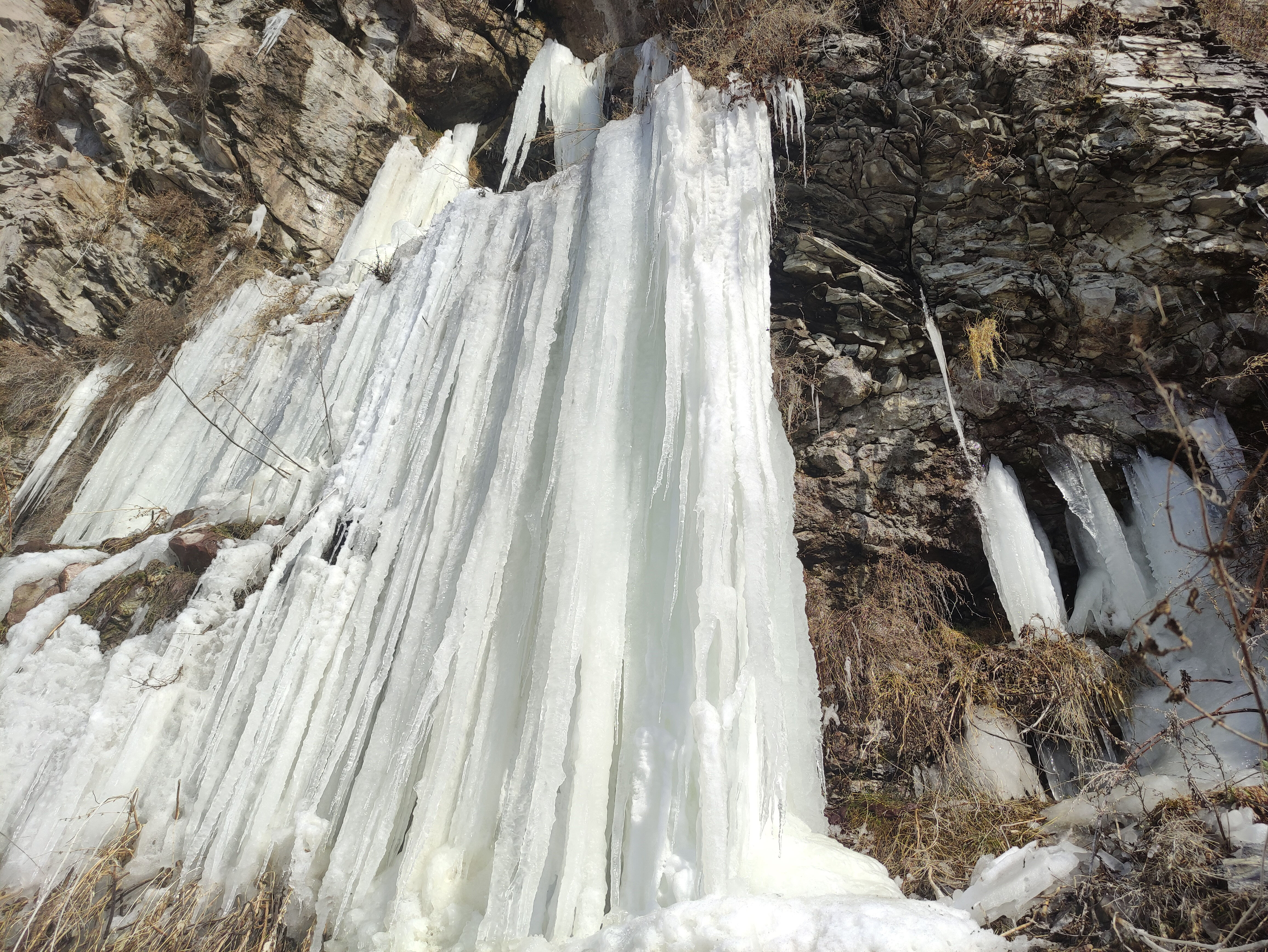 Ortalık buz pisti! 5 şehirde araçlara bile battaniye örttüler - 5. Resim