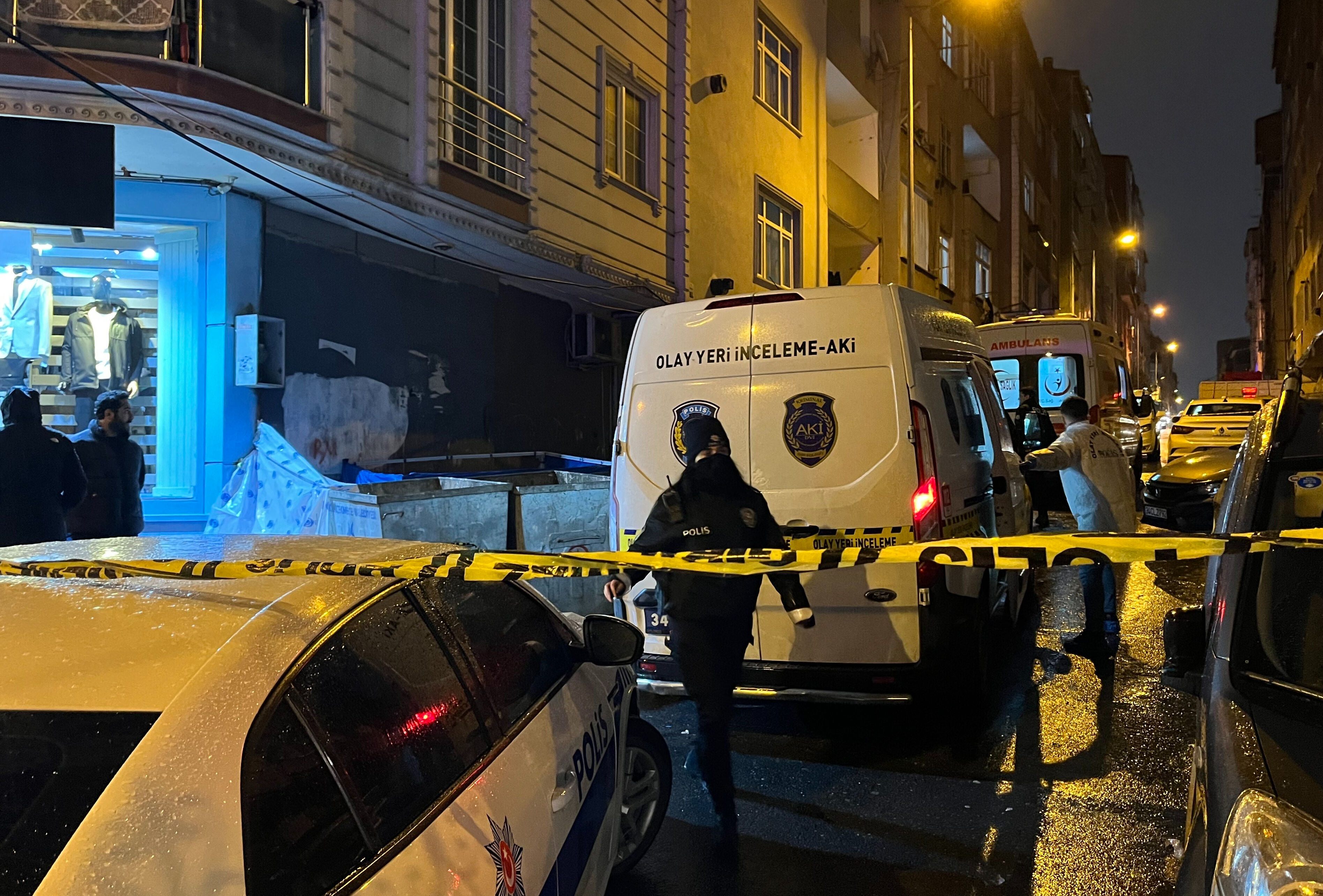 Polisi görünce kaçan genç demir korkuluğun üzerine düşüp can verdi - 1. Resim