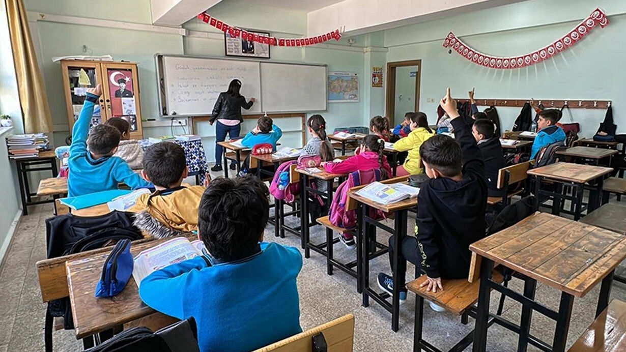 2025 okullar ne zaman kapanıyor, karne günü ne zaman? Yarıyıl tatiline geri sayım başladı! 2025 okullar ne zaman kapanıyor, karne günü ne zaman? Yarıyıl tatiline geri sayım başladı! - 4. Resim