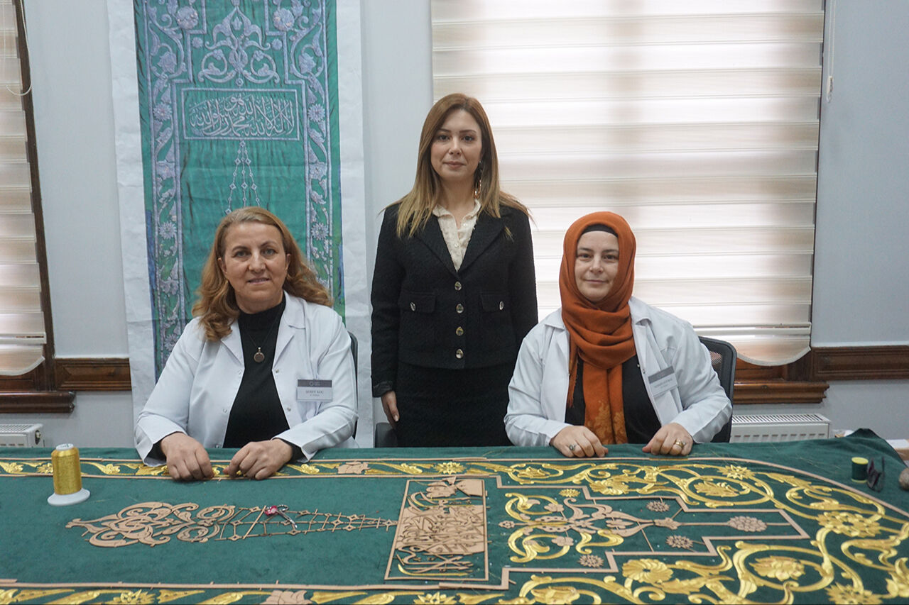 Altın gibi parlayacak! Selimiye Camii görkemine uygun 150 yıllık minber örtüsü yenilendi - 4. Resim