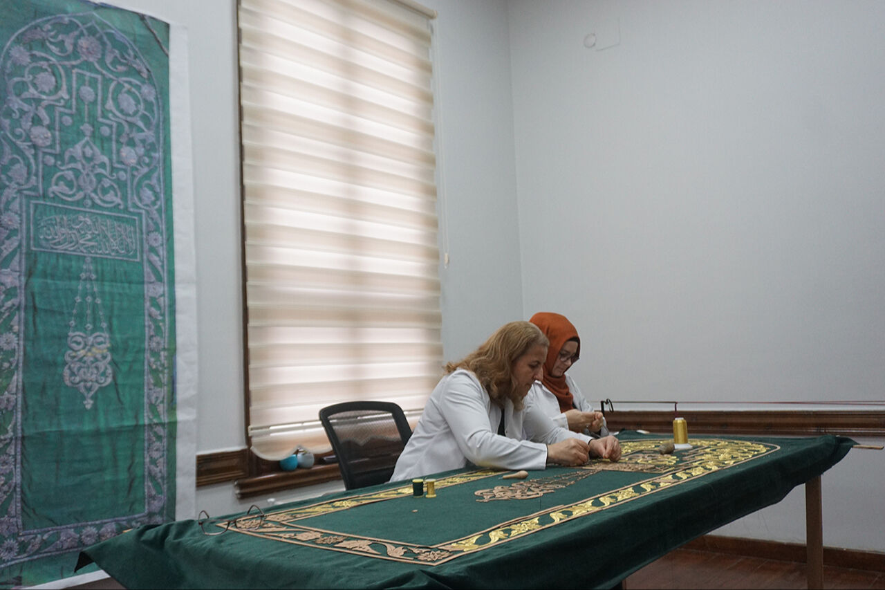 Altın gibi parlayacak! Selimiye Camii görkemine uygun 150 yıllık minber örtüsü yenilendi - 2. Resim