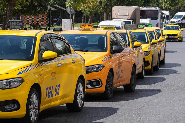İstanbul'da taksi indi bindi ne kadar oldu? 2025 zamlı taksi ücret tarifesi İstanbul'da taksi indi bindi ne kadar oldu? 2025 zamlı taksi ücret tarifesi - 1. Resim