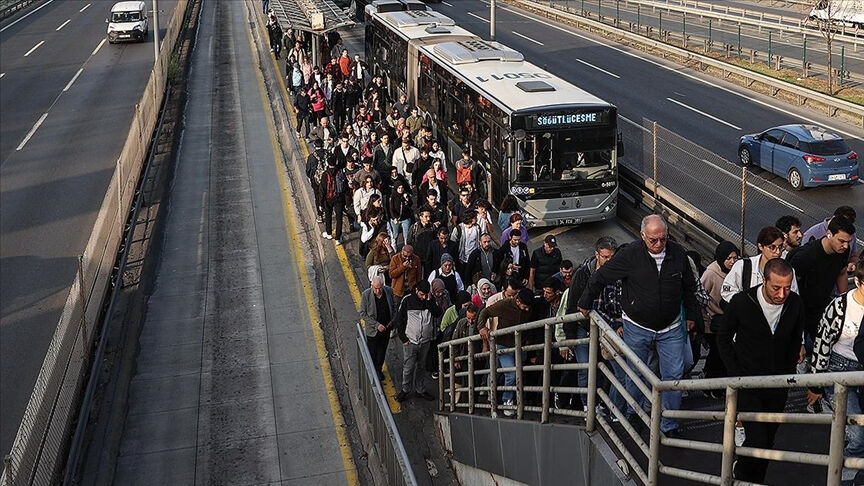İstanbul'da toplu taşımaya büyük zam! İşte yeni otobüs, minibüs, metrobüs ve taksi ücretleri İstanbul'da toplu taşımaya büyük zam! İşte yeni otobüs, minibüs, metrobüs ve taksi ücretleri - 2. Resim