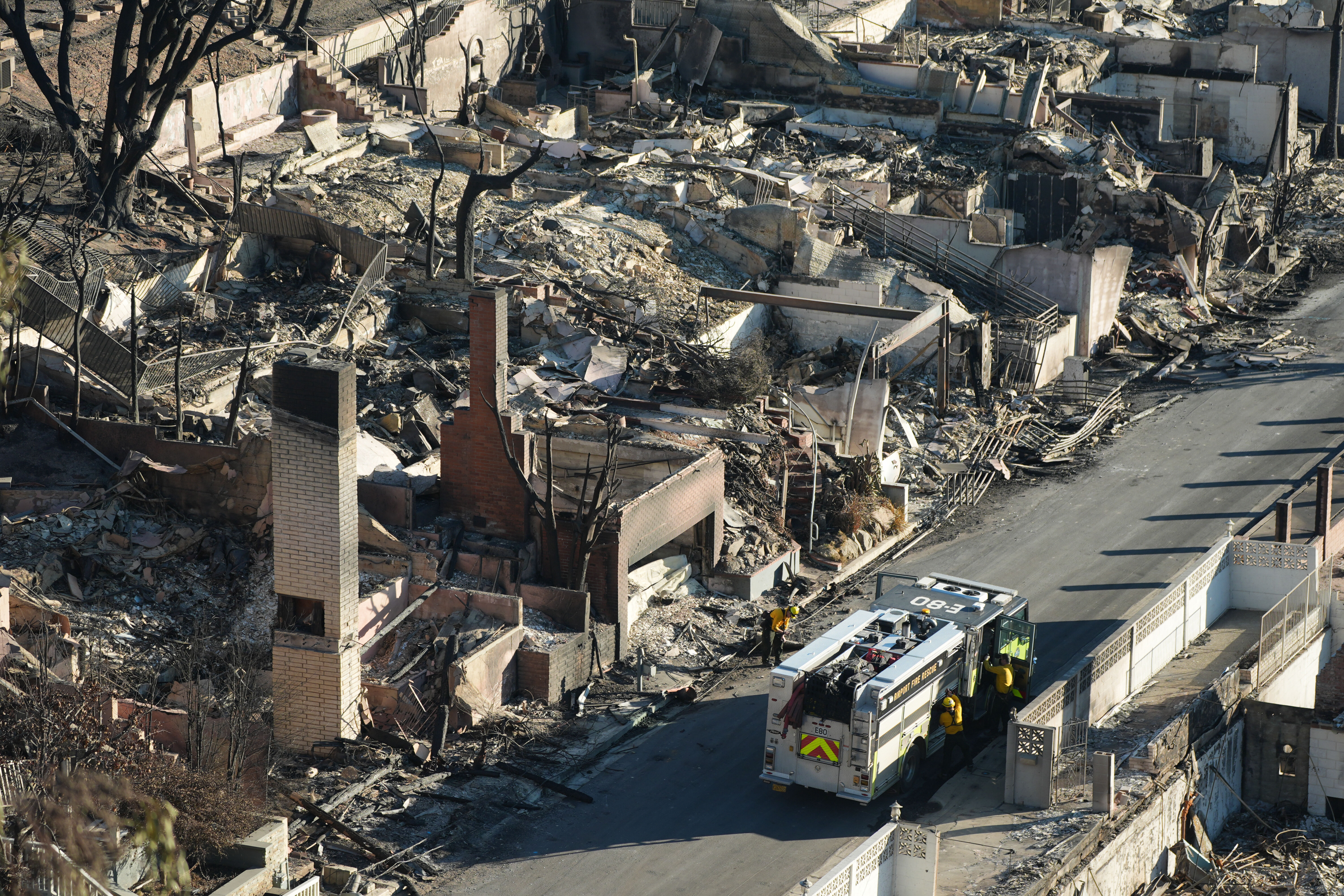 Los Angeles'taki yangınlarda ölü sayısı arttı mı? Yangının 9. gününde söndürme çalışmaları sürüyor - 1. Resim