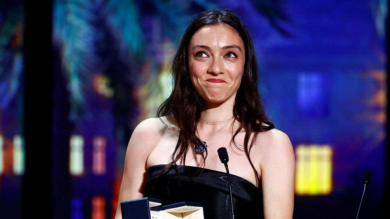 Merve Dizdar kimdir? Fransa'da şövalye ilan edildi - 1. Resim