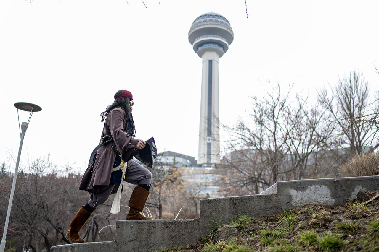 Yerli 'Jack Sparrow' çarşıyı pazarı karıştırdı! Gören bir daha baktı, Karayip Korsanları rüzgarı esti - 9. Resim