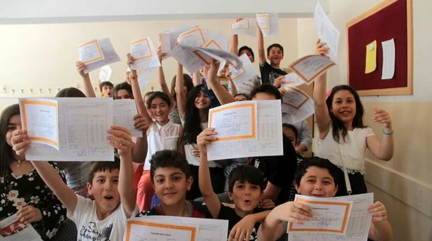 4. sınıfta takdir teşekkür var mı, onur belgesi takdir belgesinden üstün mü? 2025 karne günü yarın! 4. sınıfta takdir teşekkür var mı, onur belgesi takdir belgesinden üstün mü? 2025 karne günü yarın! - 1. Resim