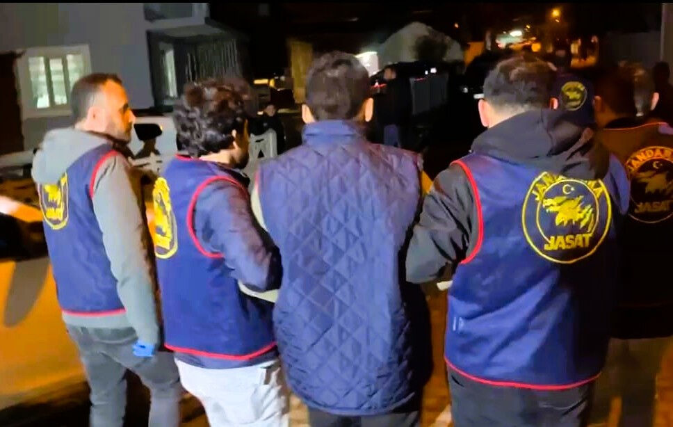 8 yıllık intikam planı... Her şeyi ince ince işlemiş! Düğümü 3 saniye çözdü - 1. Resim