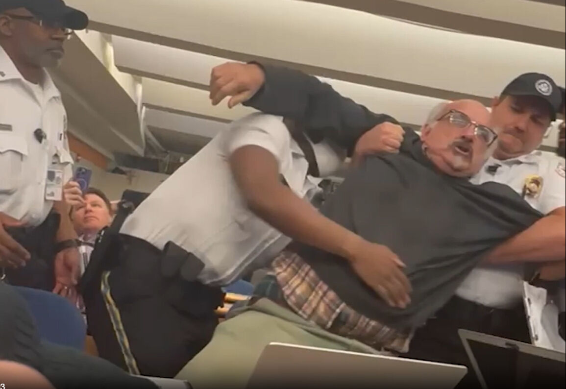 Blinken'a 'Siyonizim' protestosu:  Blinken'a 'Siyonizim' protestosu: