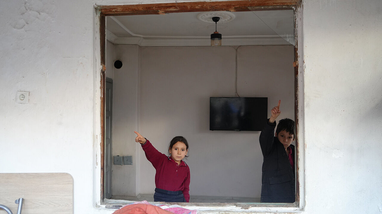 Böylesi ne görüldü ne duyuldu! Burdur'da 450 kiloluk tosun çocukların bulunduğu odaya daldı - 2. Resim