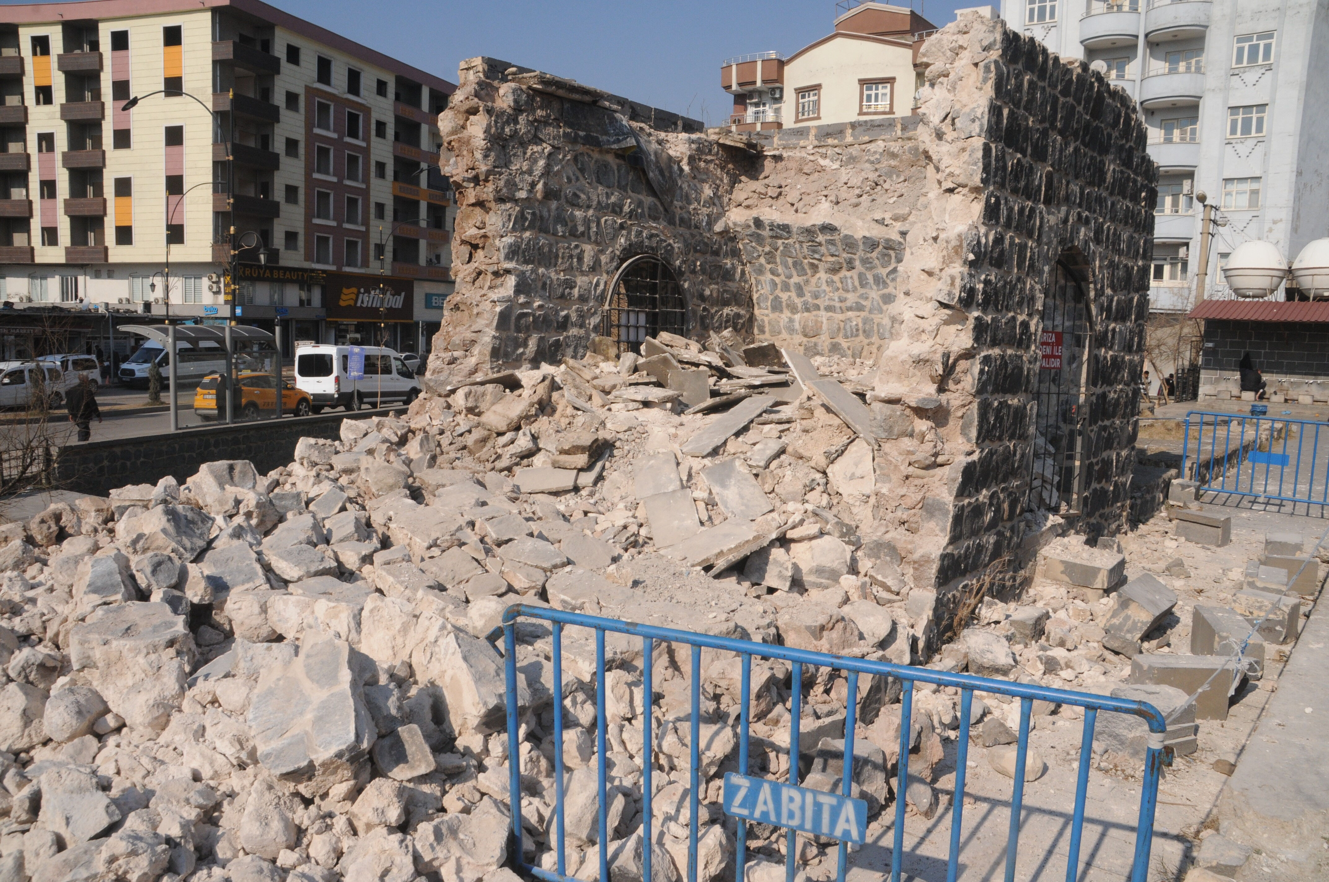 Duyarsızlığın bedeli ağır oldu! Tarihi Abdaliye Medresesi yıkıldı - 2. Resim