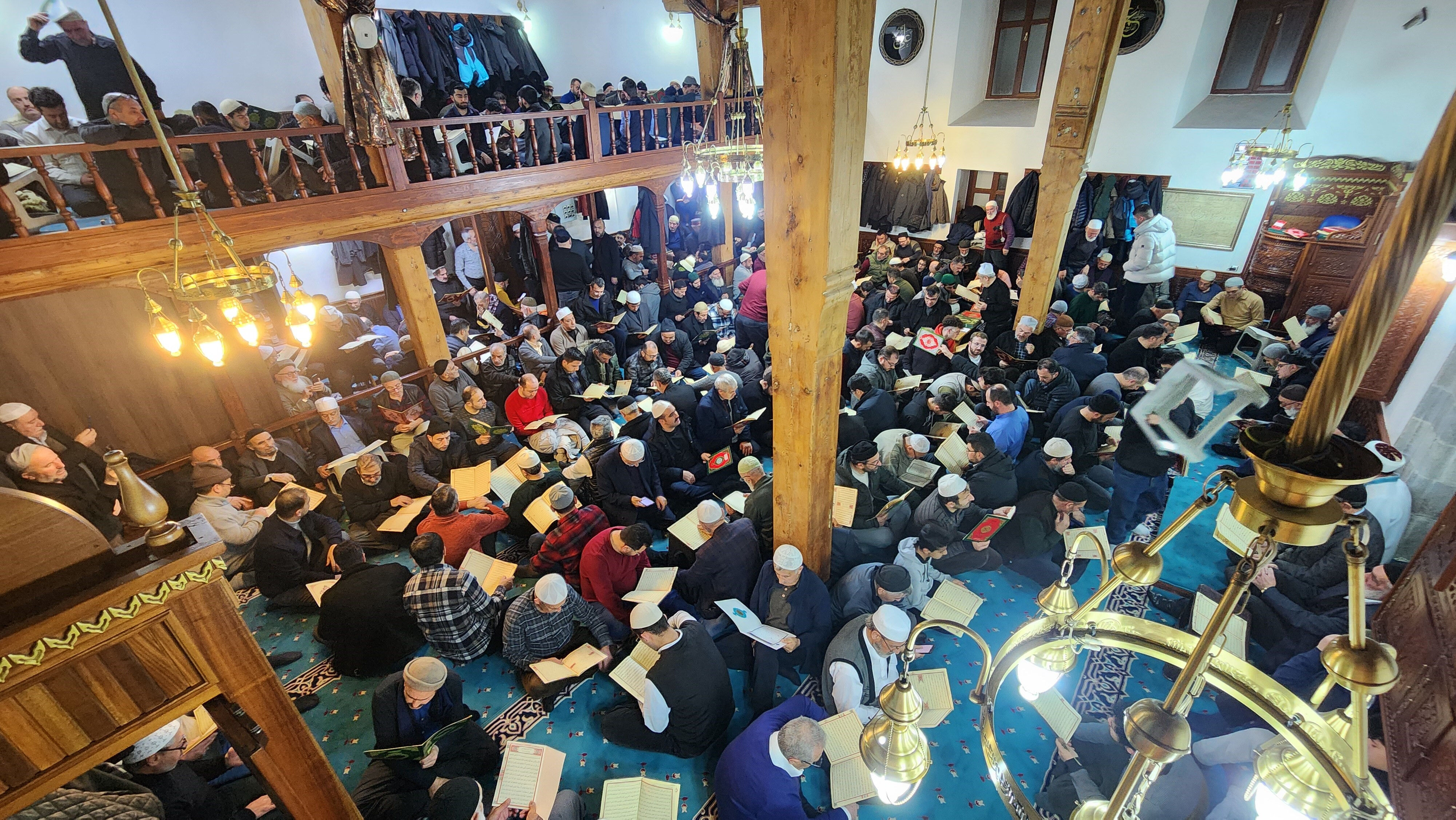Erzurumlular bir aydır Kuranı Kerim okuyor! Pir Ali Baba'nın 1001 hatim geleneği tamamlandı - 2. Resim
