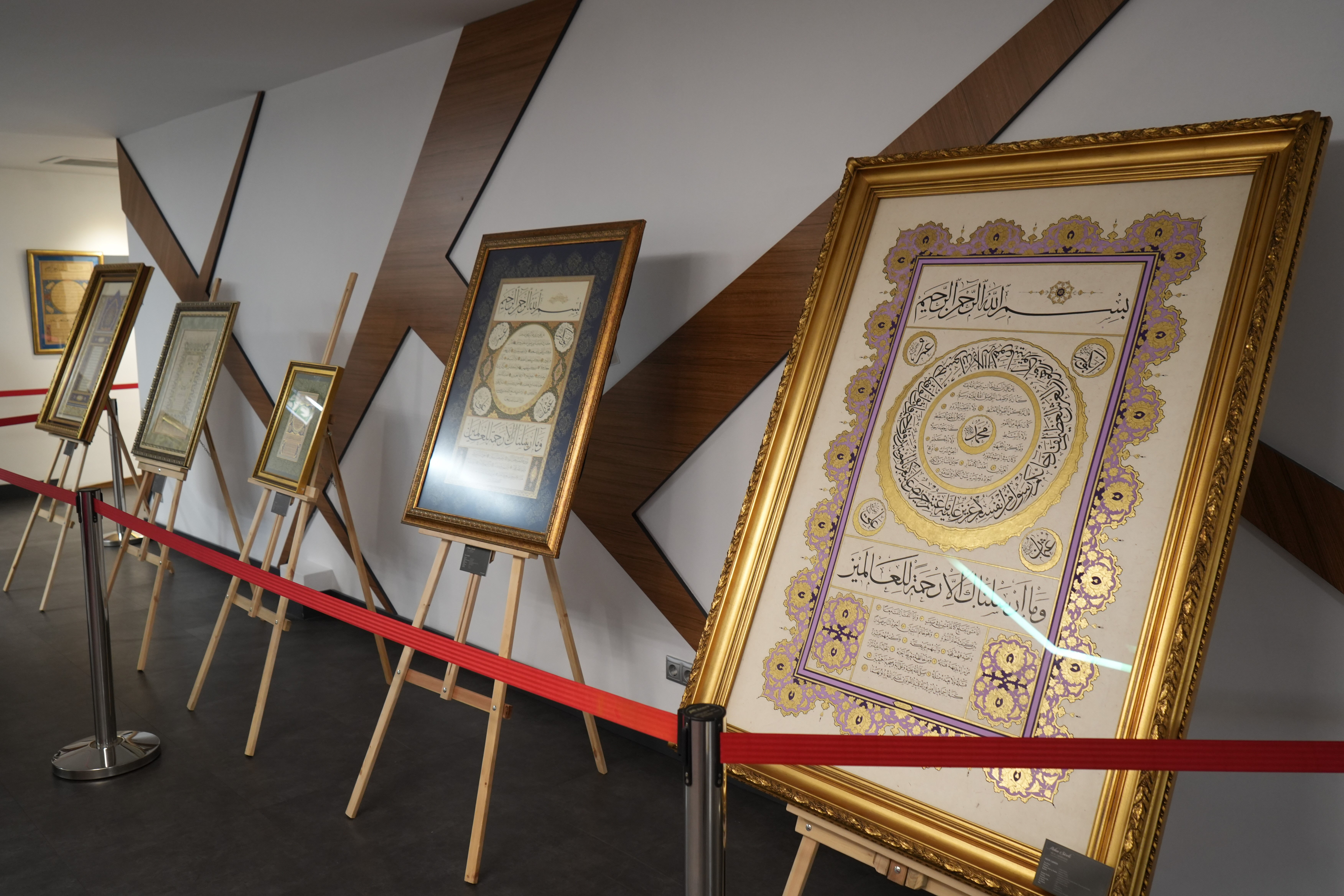 Hilye-i şerîf sergisi ile nadide eserler ziyarete açıldı Hilye-i şerîf sergisi ile nadide eserler ziyarete açıldı - 1. Resim