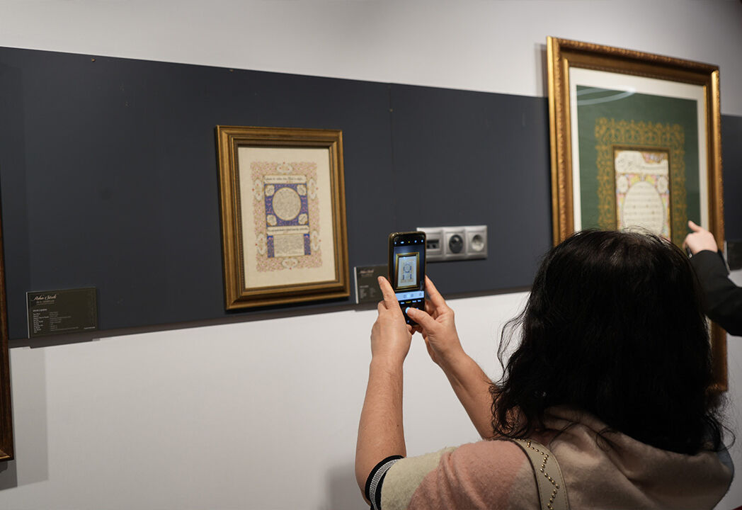 Hilye-i şerîf sergisi ile nadide eserler ziyarete açıldı Hilye-i şerîf sergisi ile nadide eserler ziyarete açıldı - 3. Resim