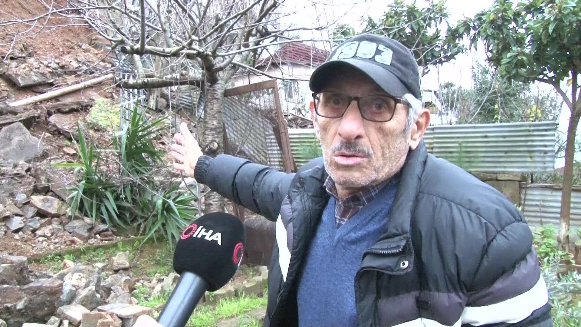 İstanbul'da korku dolu anlar! 5 metrelik istinat duvarı çöktü - 1. Resim