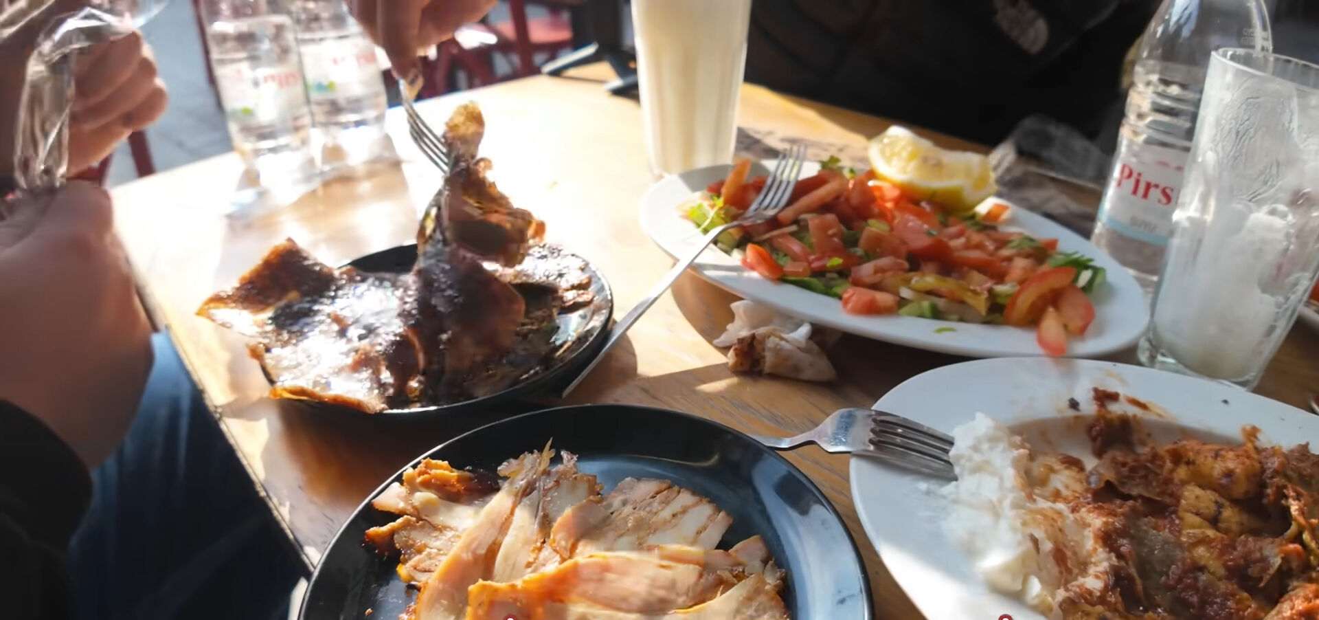 Ünlü YouTuber Orkun Işıtmak  gördükleri karşısında şoke oldu! En düşük puanlı restorana gidince... Ünlü YouTuber Orkut Işıtmak  gördükleri karşısında şoke oldu! En düşük puanlı restoranına gidince... - 3. Resim