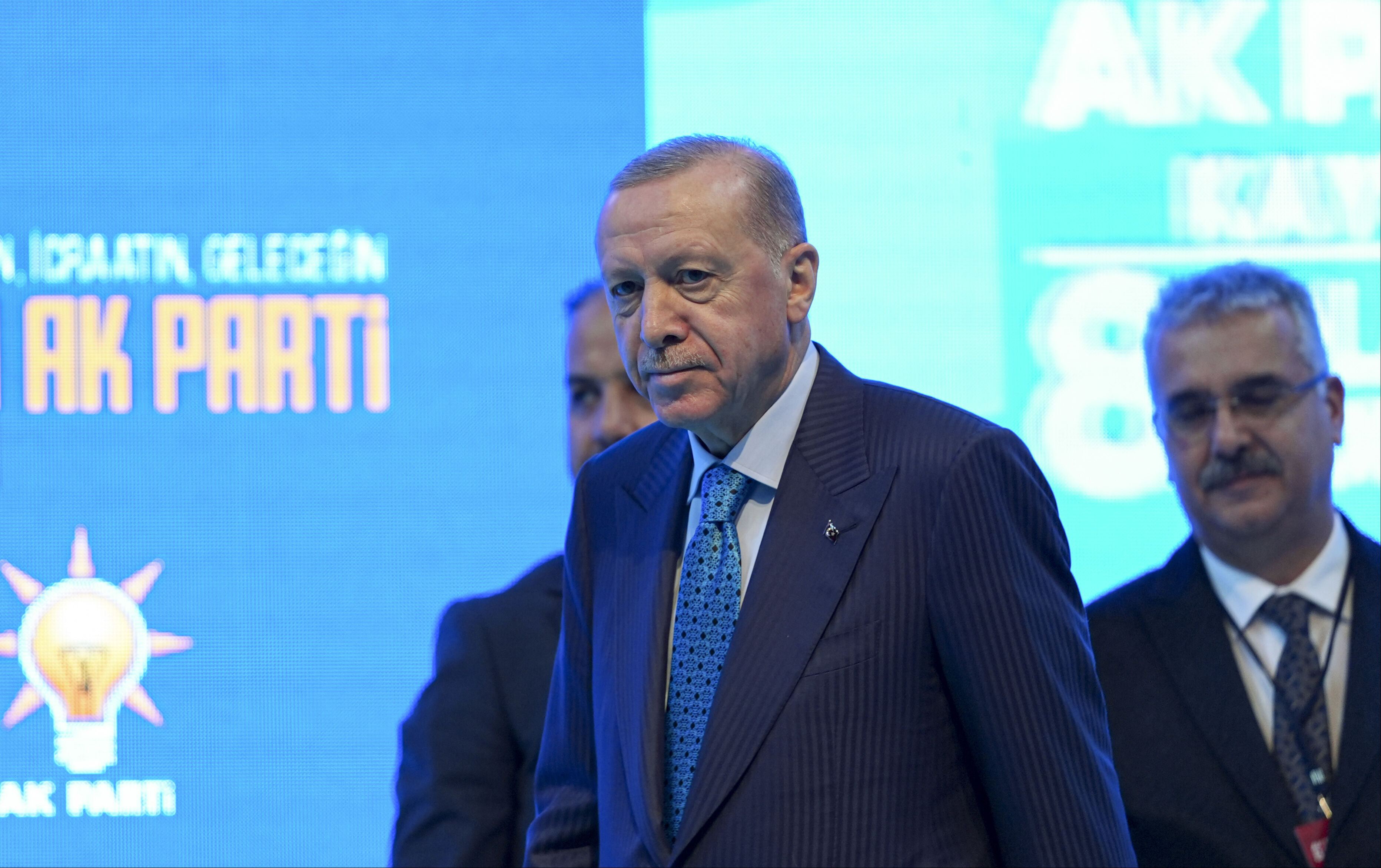 Erdoğan'dan muhalefete 'titre ve kendine' gel uyarısı:  Cumhurbaşkanı Erdoğan'dan AK Parti İl Kongresi'nde önemli açıklamalar - 1. Resim