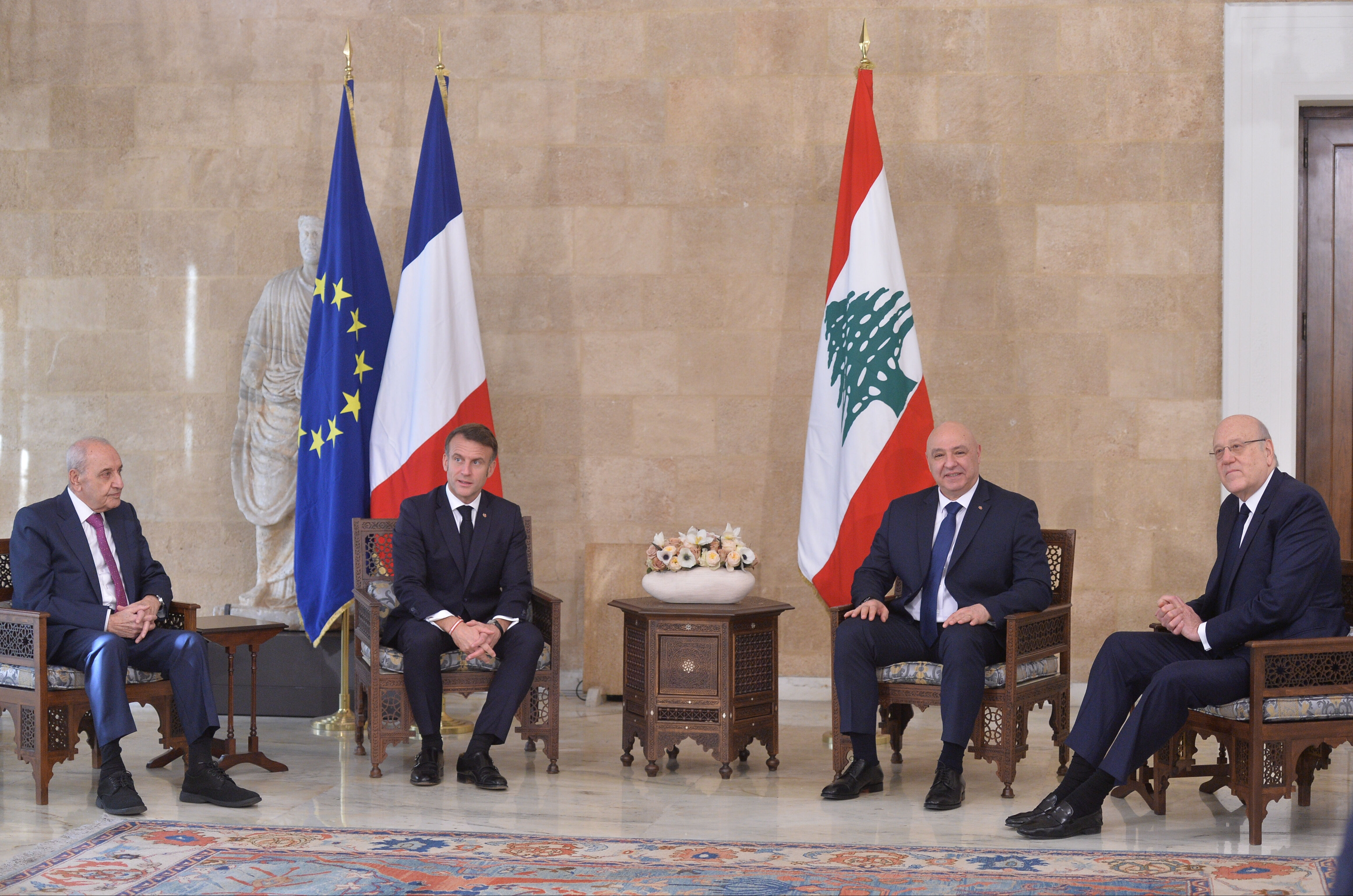 Macron Lübnan'dan işgal ordusunu uyardı: İsrail ordusu tamamen geri çekilmeli - 1. Resim