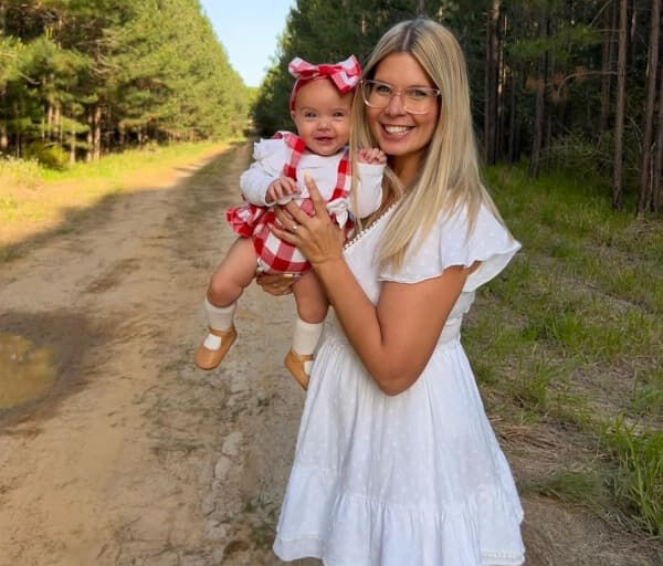 TikTok fenomeni para ve ilgi için 1 yaşındaki bebeğini zehirledi: Takipçilerini de doktorları da ayakta uyuttu - 3. Resim