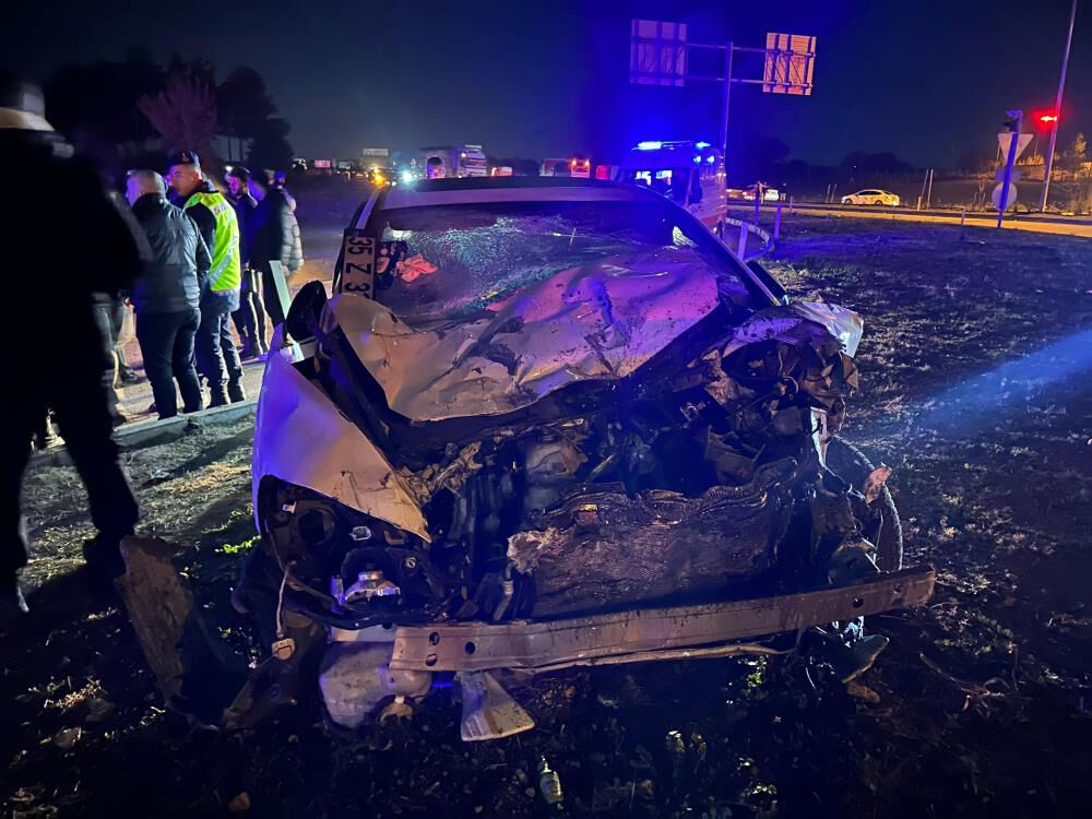 Uşak'ta can pazarı! İş&ccedil;i servisi kaza yaptı, 28 kişi yaralandı - 1. Resim