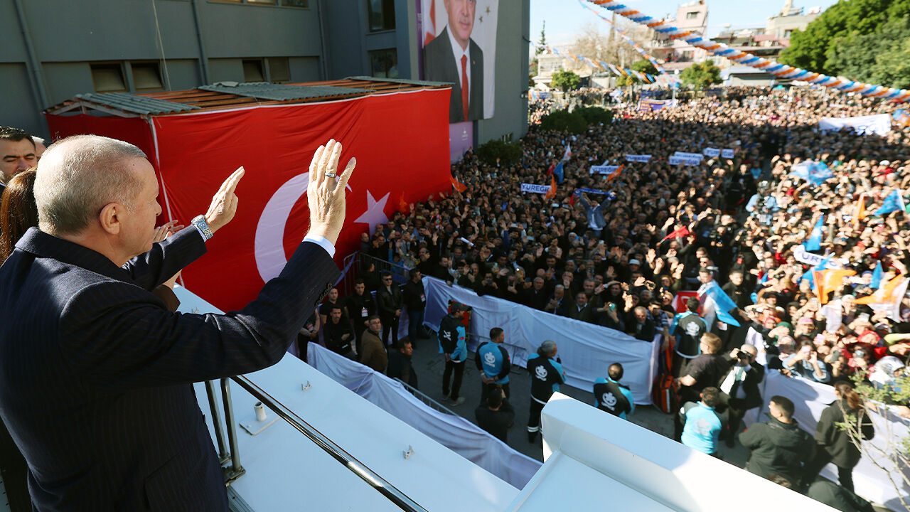 Cumhurbaşkanı Erdoğan'dan Özgür Özel'e: Samimi tavsiyem bu işleri bırakıp kart oynamanız - 1. Resim