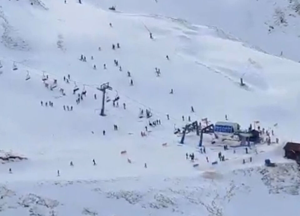 İspanya’daki kayak merkezinde telesiyejler düştü! Çok sayıda yaralı var - 1. Resim