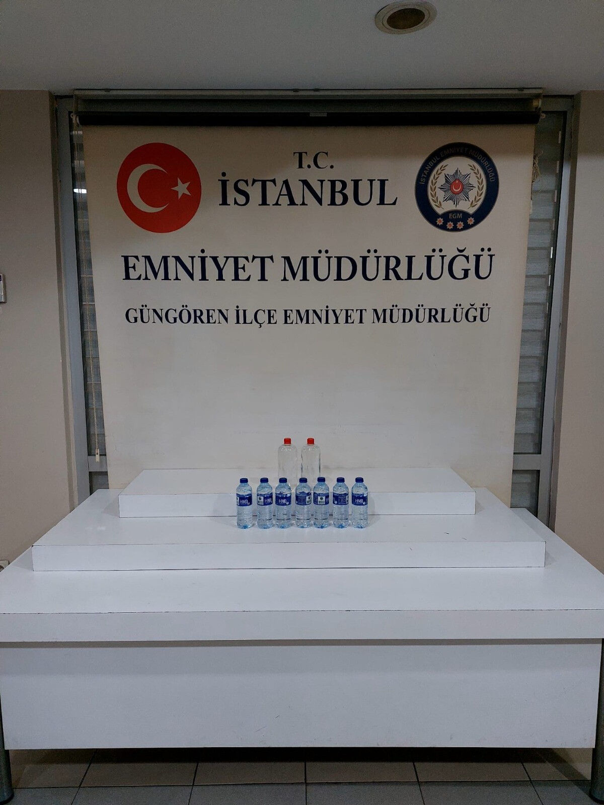 İstanbul'da kaçak alkolden 38 kişi hayatını kaybetmişti! Güngören'de arabayla dolaşıp şişe şişe dağıtmışlar - 3. Resim