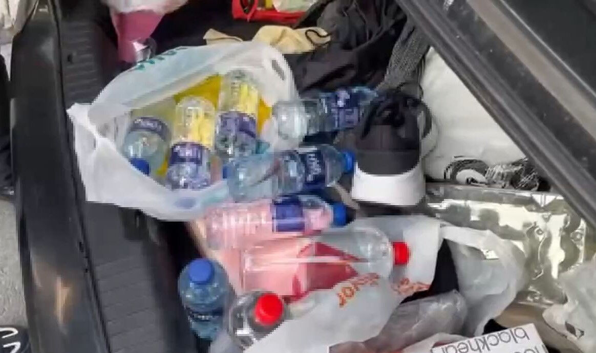 İstanbul'da kaçak alkolden 38 kişi hayatını kaybetmişti! Güngören'de arabayla dolaşıp şişe şişe dağıtmışlar - 1. Resim