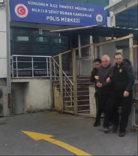 İstanbul'da kaçak alkolden 38 kişi hayatını kaybetmişti! Güngören'de arabayla dolaşıp şişe şişe dağıtmışlar - 2. Resim