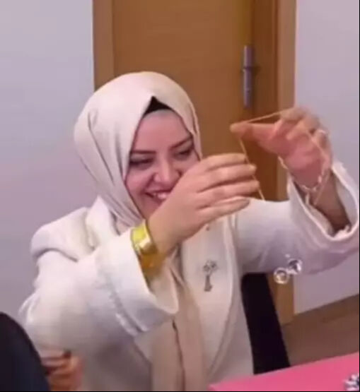 Kesenin ağzını açtı! Kadir Ezildi'den nişanlısı Gamze Türkmen’e dikkat çeken mezuniyet hediyesi - 3. Resim