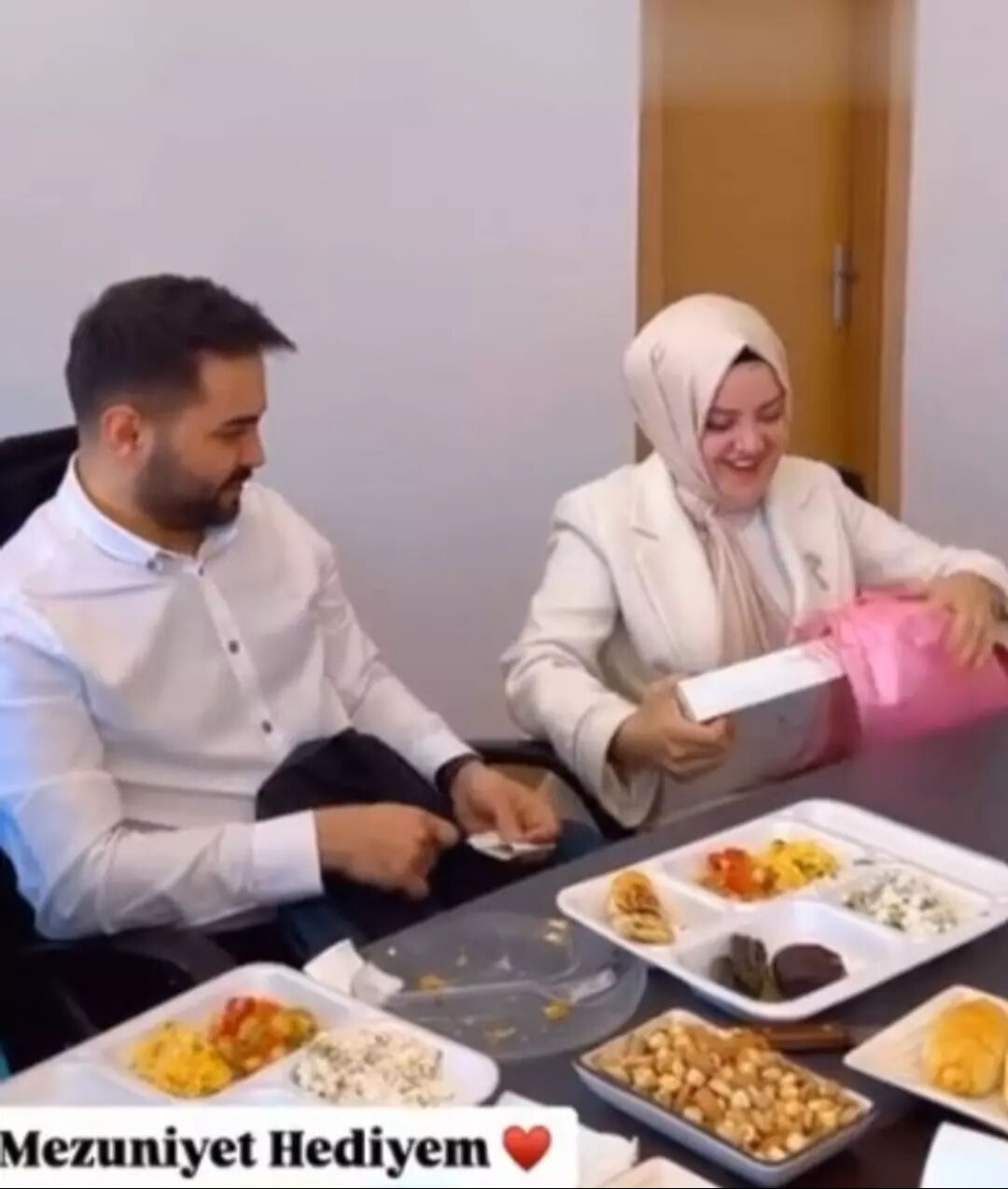 Kesenin ağzını açtı! Kadir Ezildi'den nişanlısı Gamze Türkmen’e dikkat çeken mezuniyet hediyesi - 4. Resim