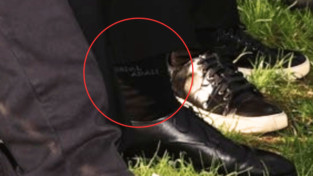 Serdal Adalı çoraplarıyla dikkatleri üzerine çekti! Görenler şoke oldu - 3. Resim