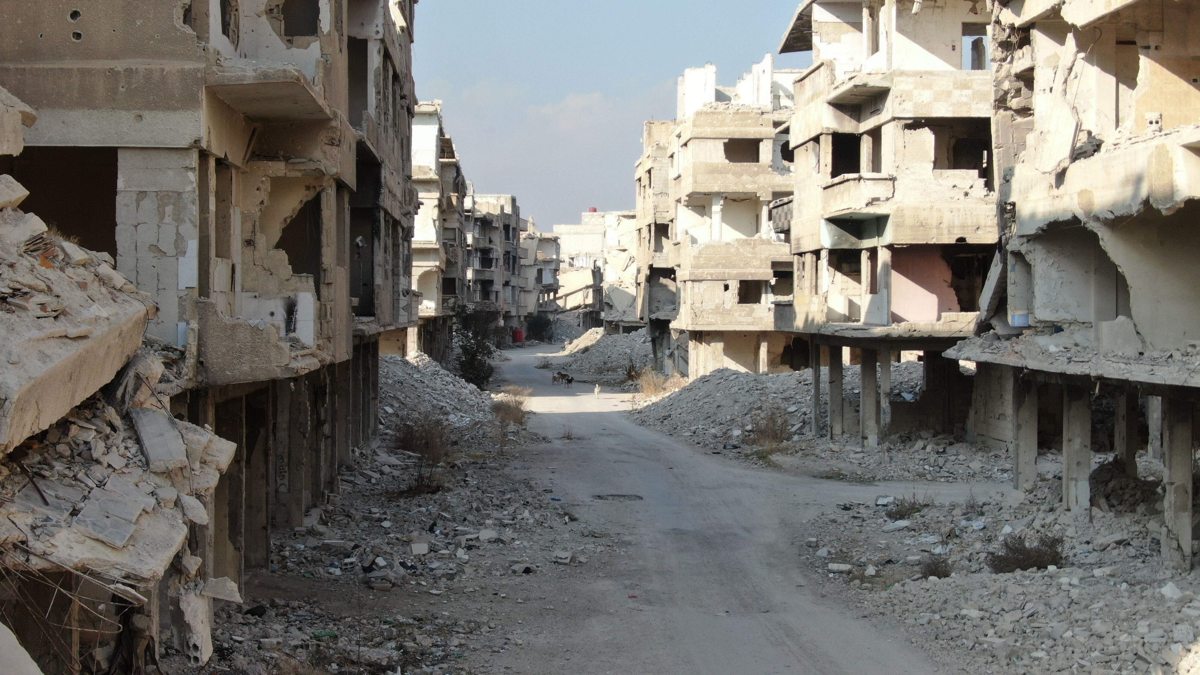 Suriye'de katliam izlerini taşıyan mahalle! Esad'ın bombaları harabeye çevirmiş Suriye'de katliam izlerini taşıyan mahalle! Esad'ın bombaları harabeye çevirmiş - 1. Resim