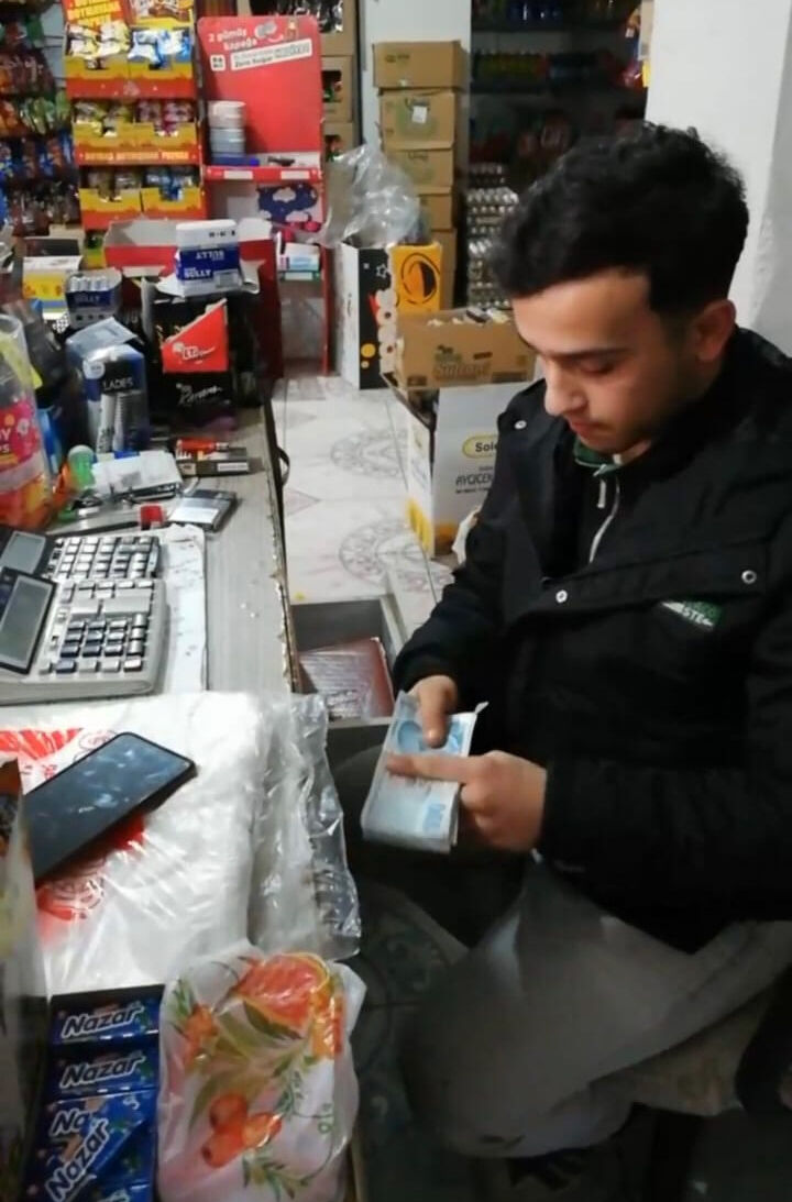 Zimem Defteri geleneği! Garibanın 200 bin liralık veresiye borcunu tek kalemde kapattı - 4. Resim