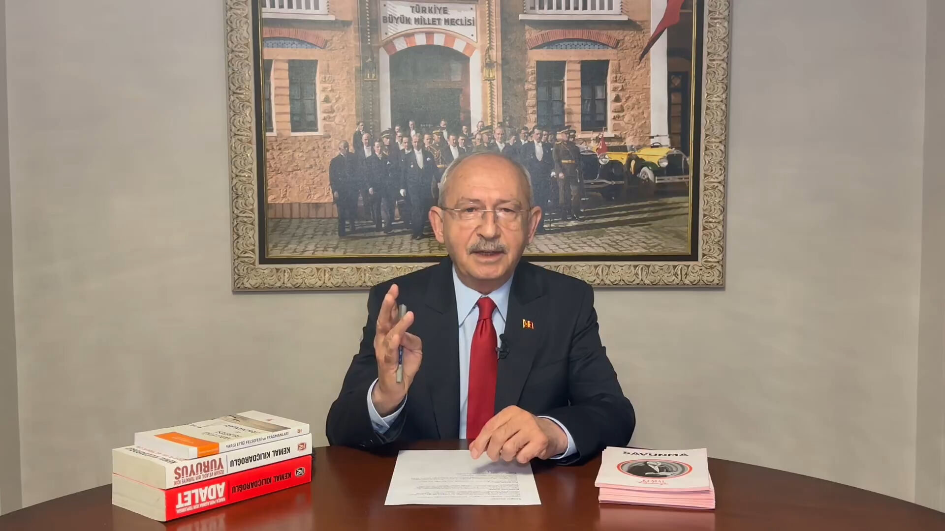 Kemal Kılıçdaroğlu'ndan Özgür Özel'e 'akrep' masalı: Normalleşirsen boğulursun Kemal Kılıçdaroğlu'ndan Özgür Özel'e 'akrep' masalı: Normalleşirsen boğulursun - 2. Resim