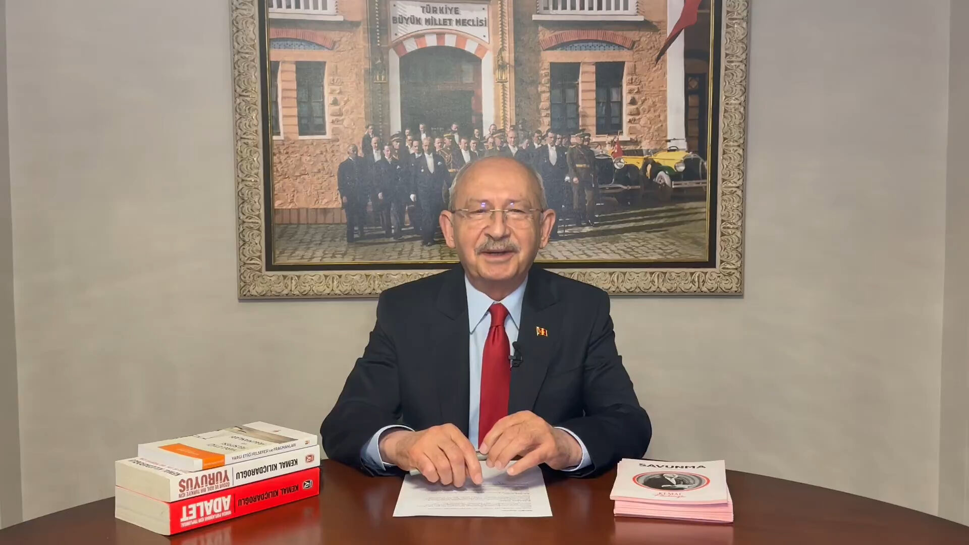 Kemal Kılıçdaroğlu'ndan Özgür Özel'e 'akrep' masalı: Normalleşirsen boğulursun Kemal Kılıçdaroğlu'ndan Özgür Özel'e 'akrep' masalı: Normalleşirsen boğulursun - 1. Resim