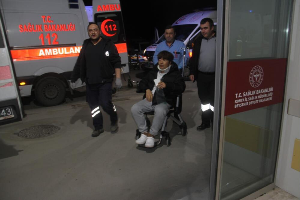 Konya'da Korelileri taşıyan minibüs kaza yaptı! Ölü ve yaralılar var - 3. Resim