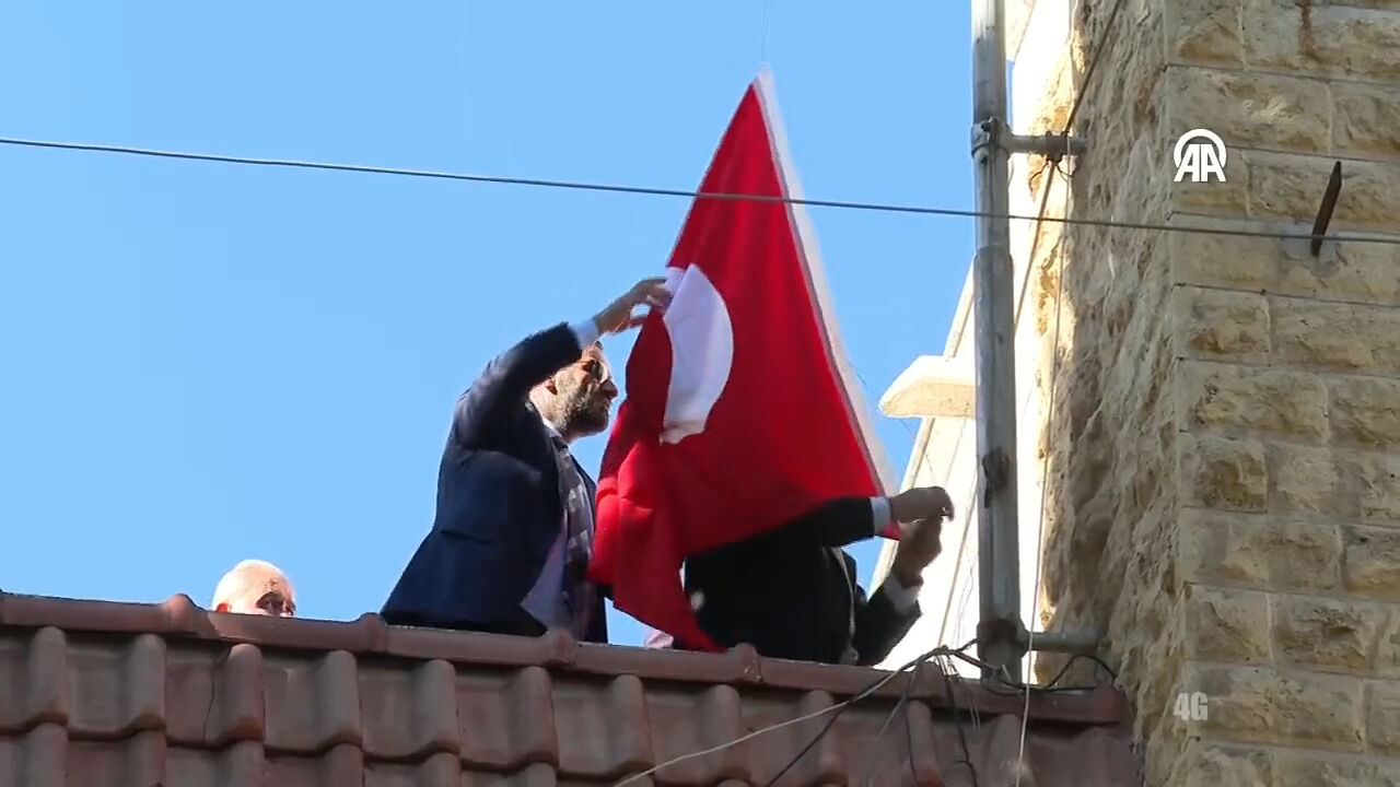12 yıl sonra ilk!: Halep Başkonsolosluğu'nda Türk bayrağı göndere çekildi - 2. Resim